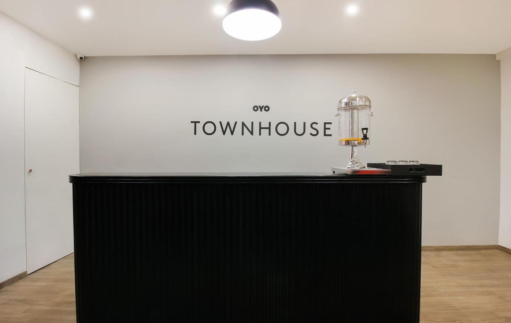 Super Townhouse The Cinco Hotel Near Esi Hospital Hyderabad Exterior photo